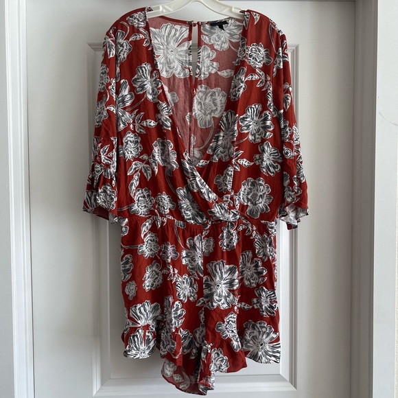 Romper - Picture 1 of 5